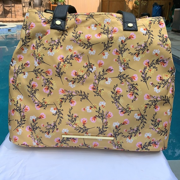 New Steve Madden Tote with Purse - Picture 9 of 16